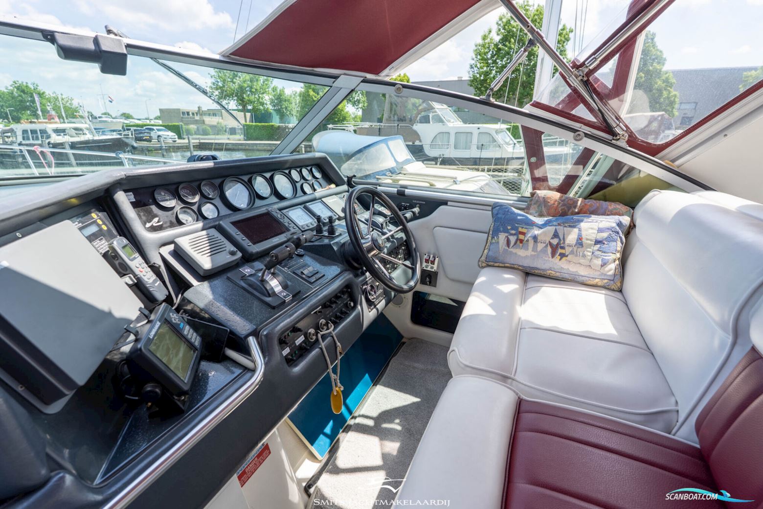 Sea Ray 370 Express Cruiser