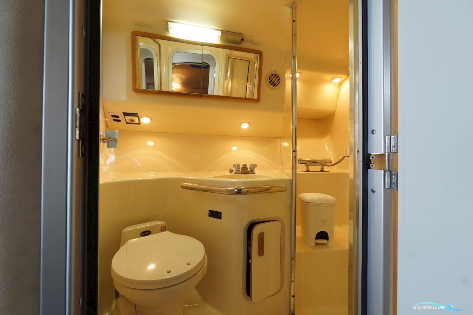 Sea Ray 400 Express Cruiser