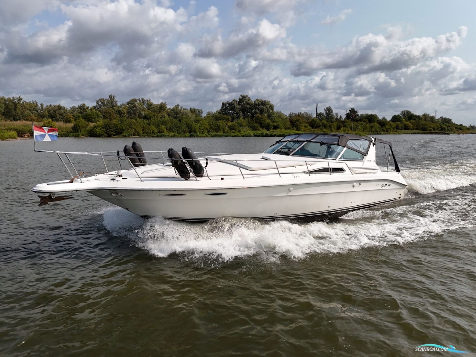 Sea Ray 400 Express Cruiser