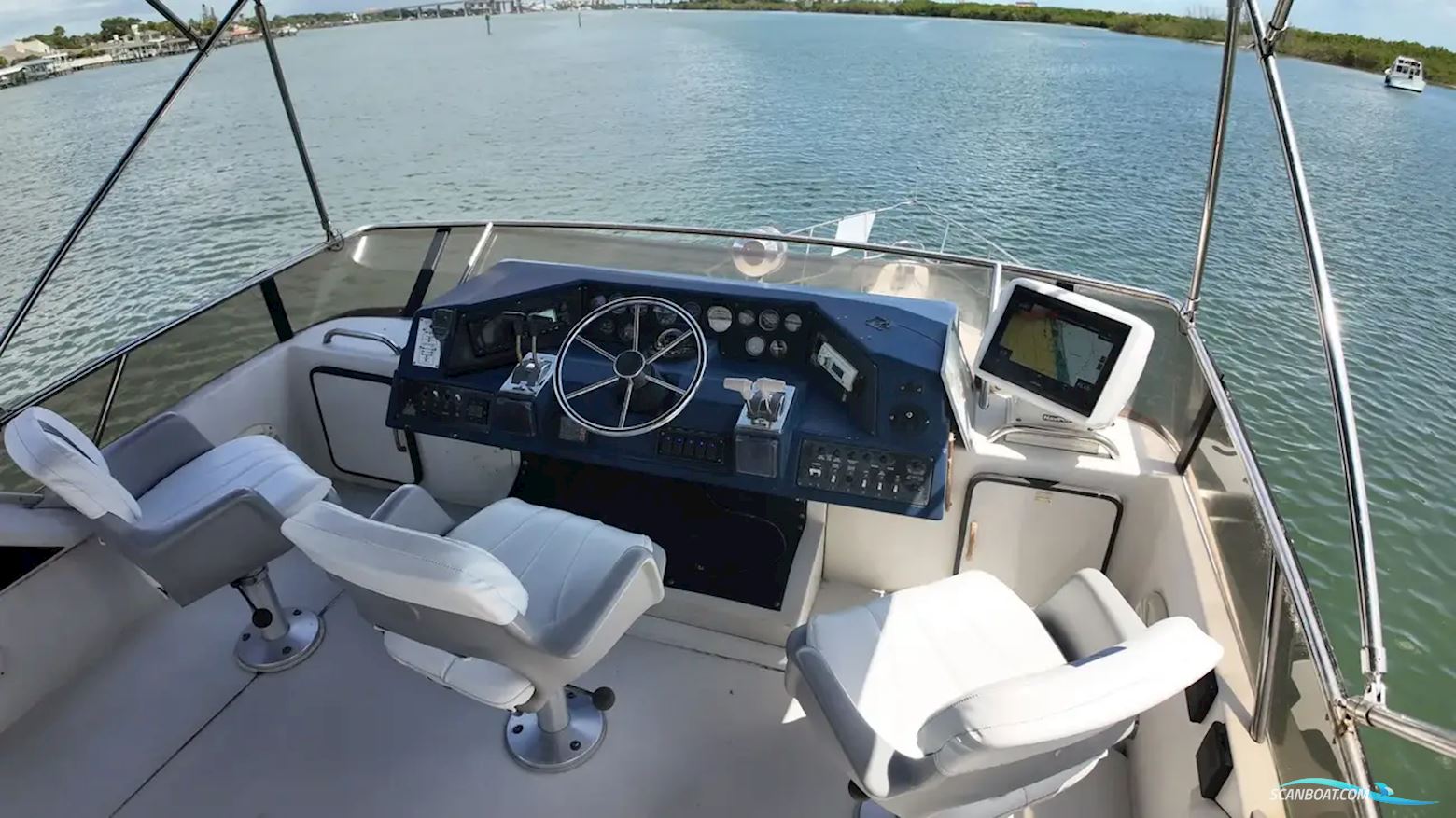 Sea Ray 410 Aft Cabin