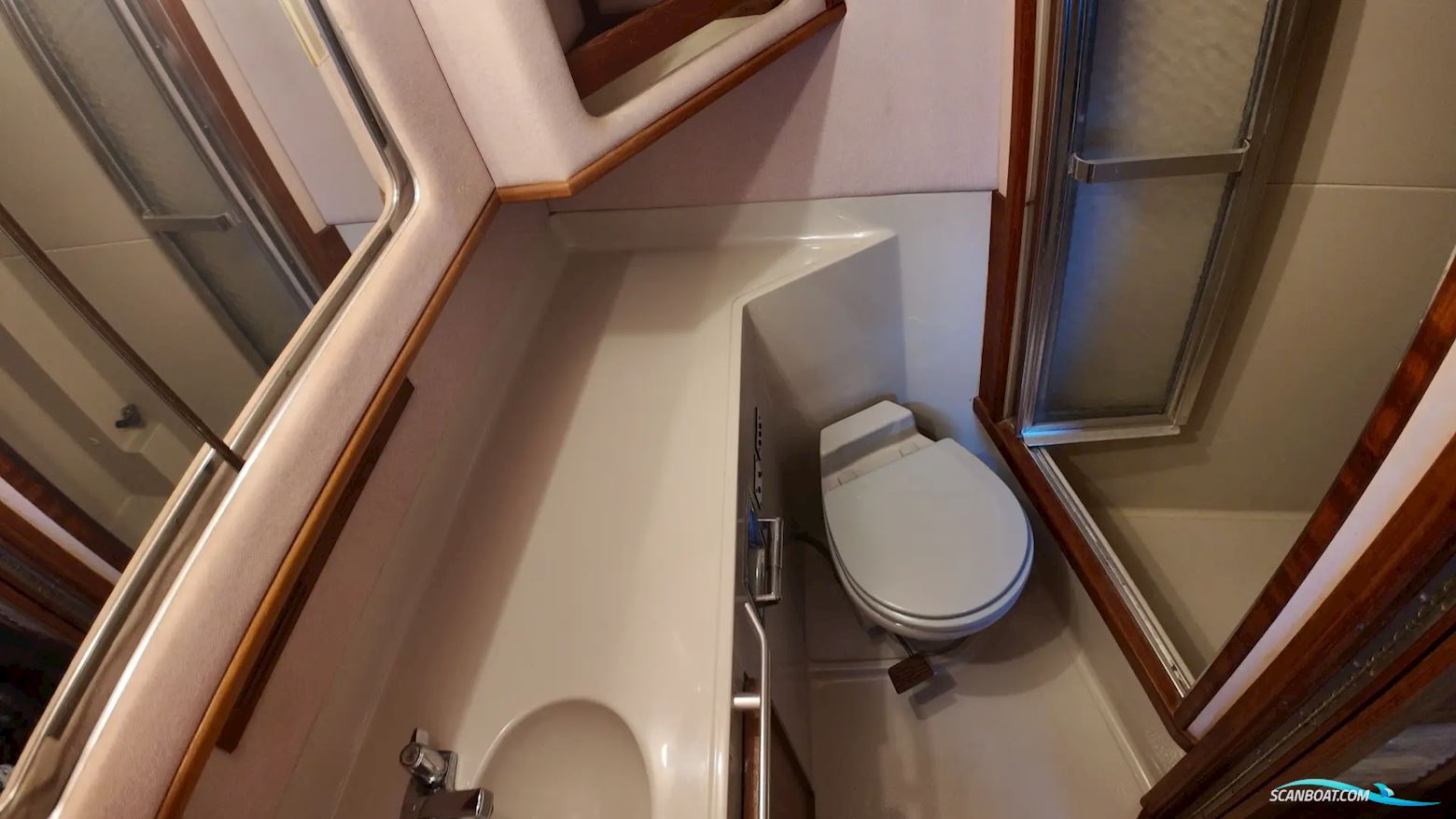 Sea Ray 410 Aft Cabin