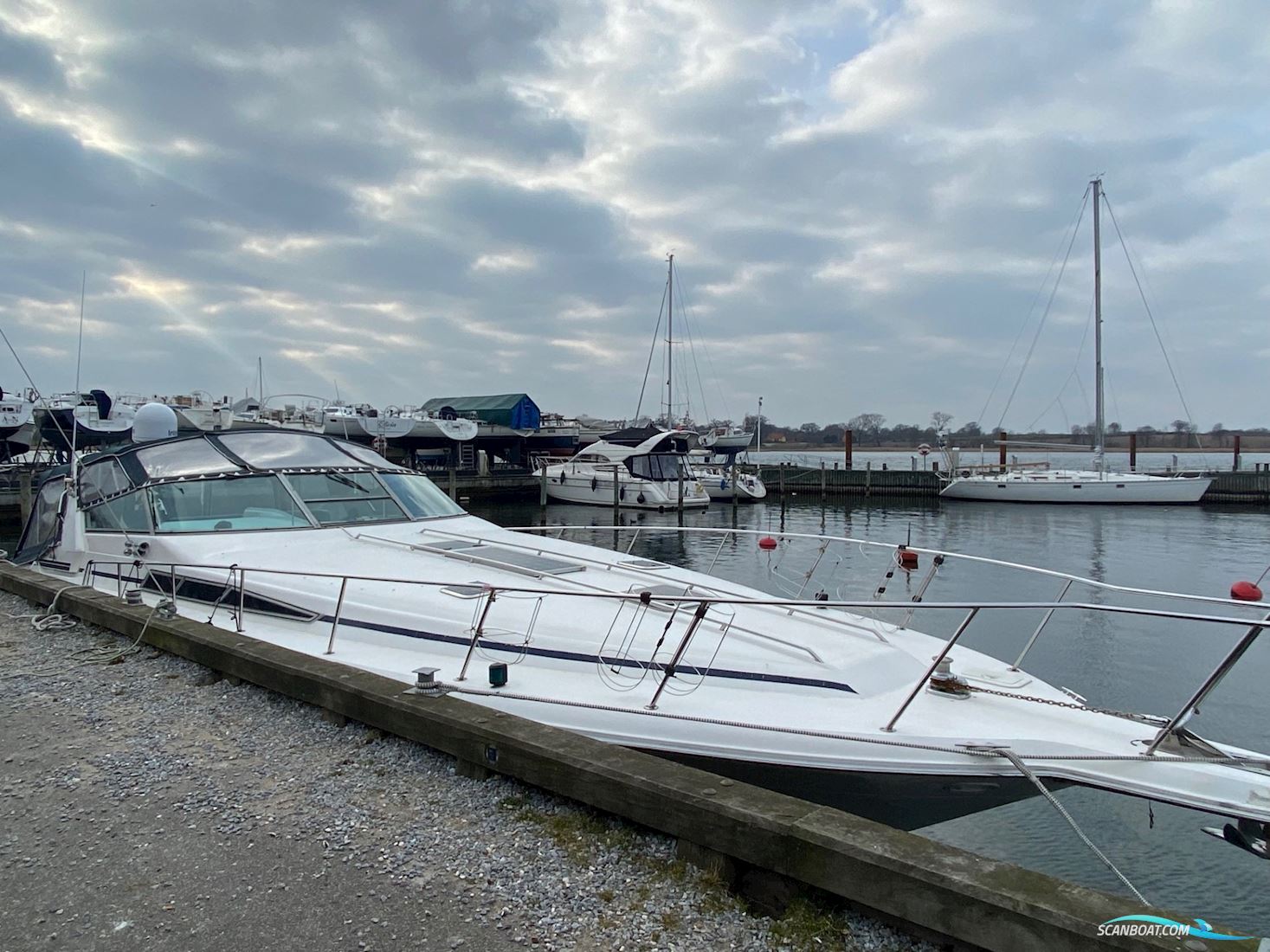 Sea Ray 420 Sundancer Motorboat 1990, with Caterpillar engine, Denmark