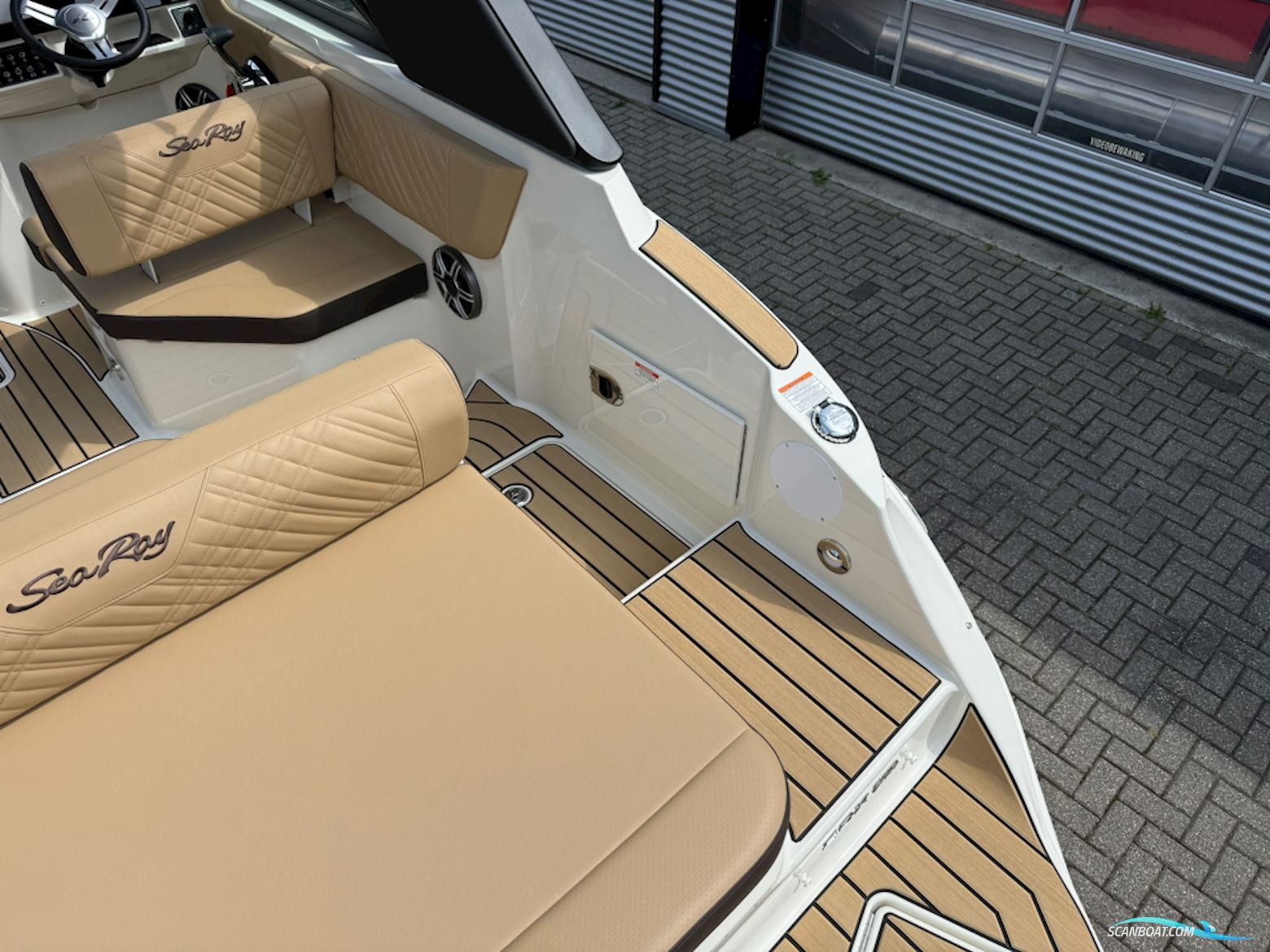 Sea Ray SDX 230