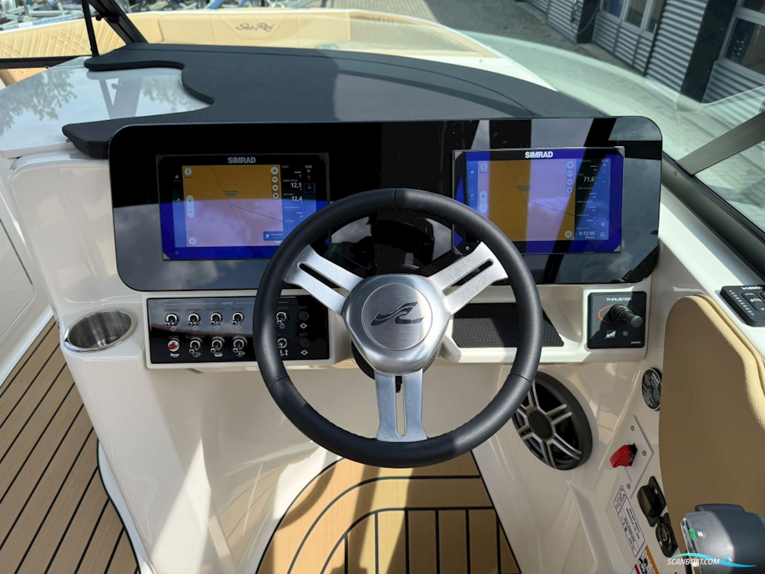 Sea Ray SDX 230