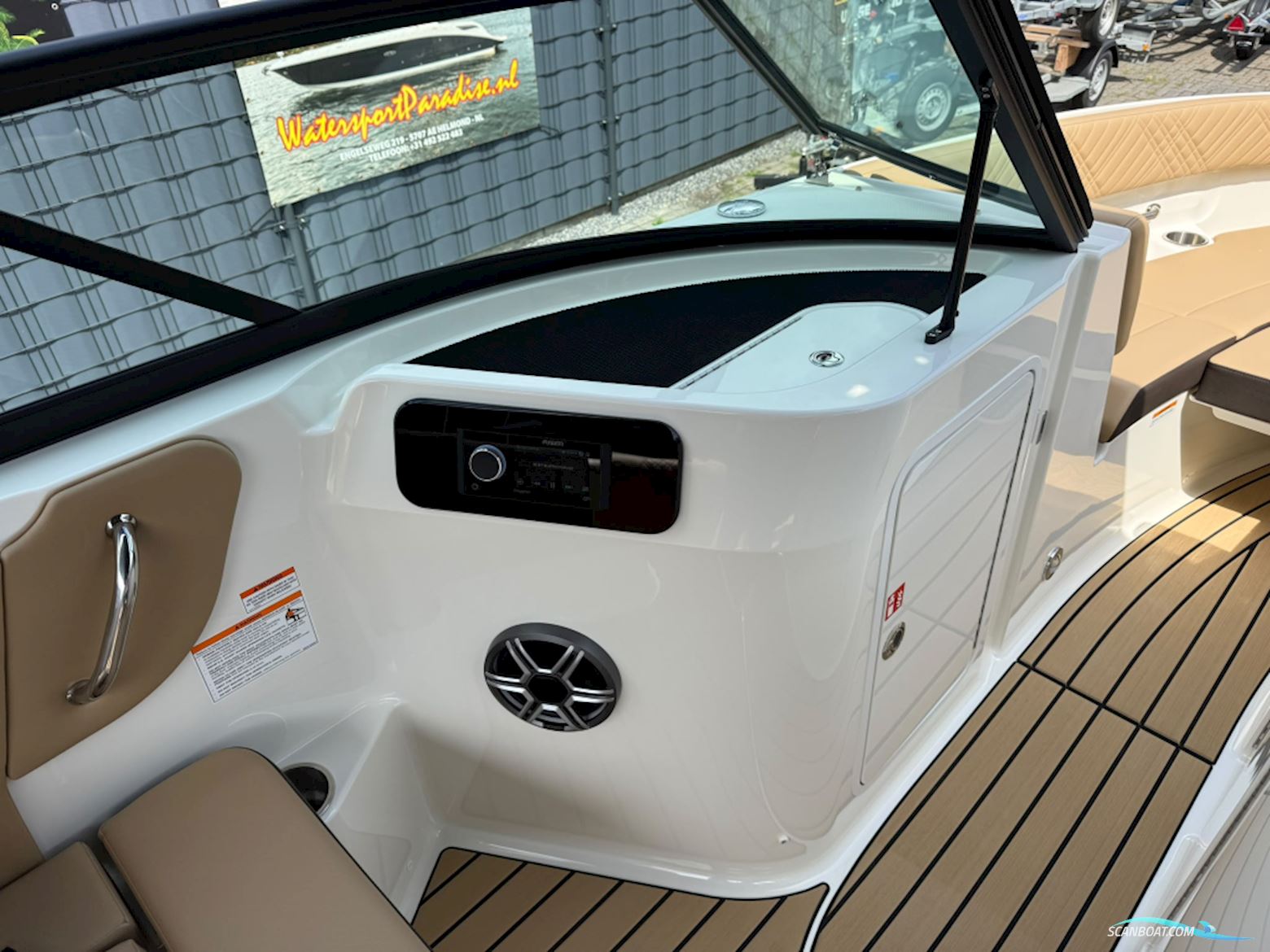 Sea Ray SDX 230