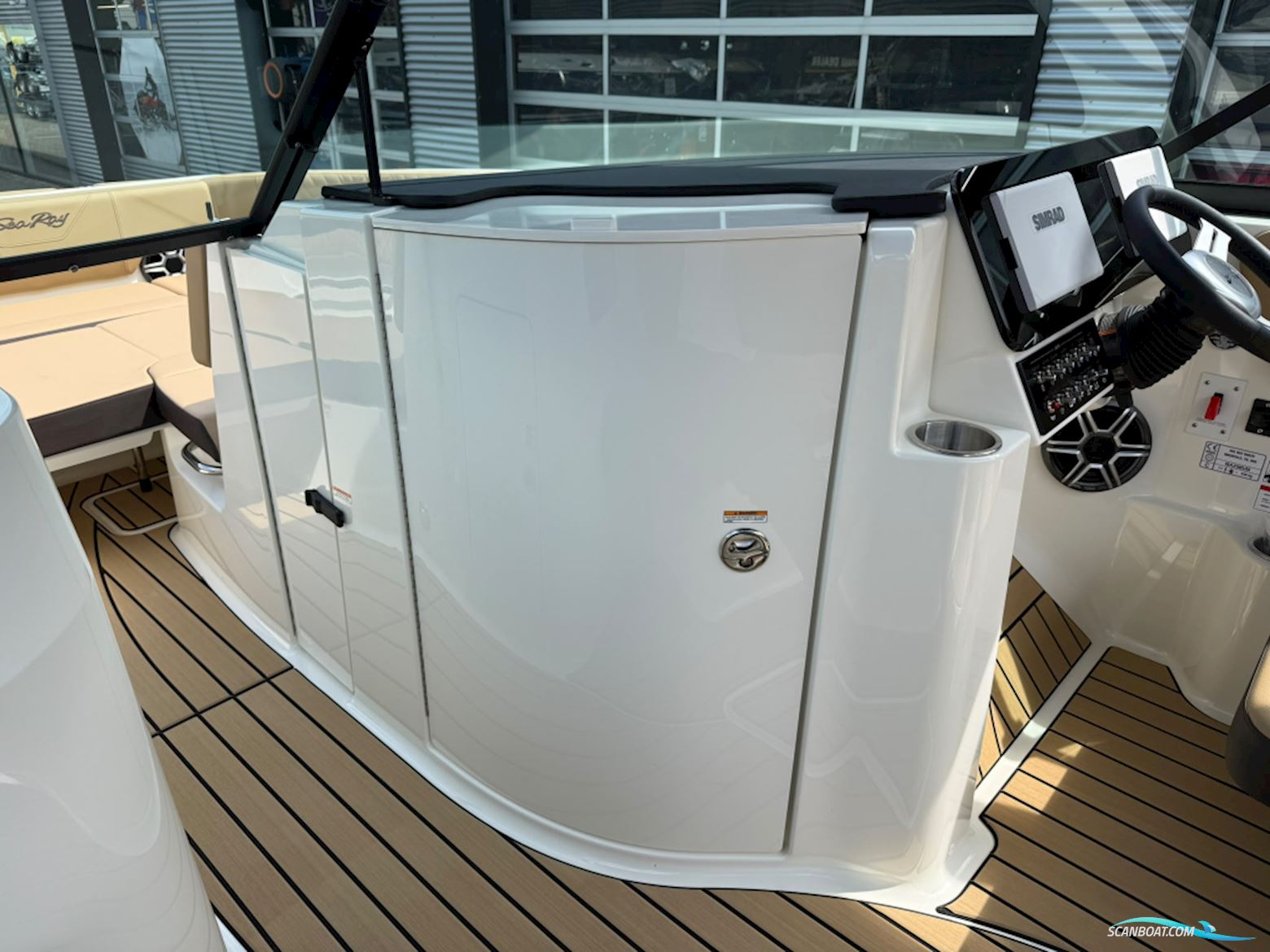 Sea Ray SDX 230