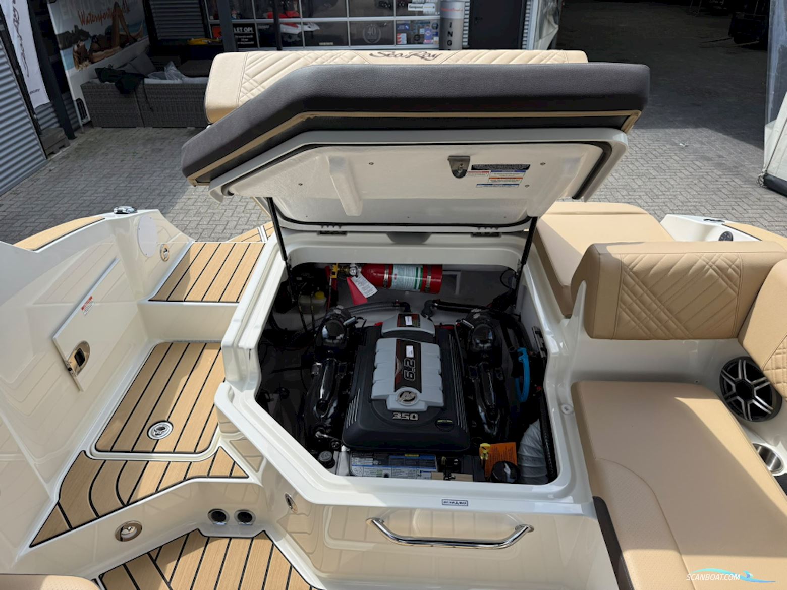 Sea Ray SDX 230