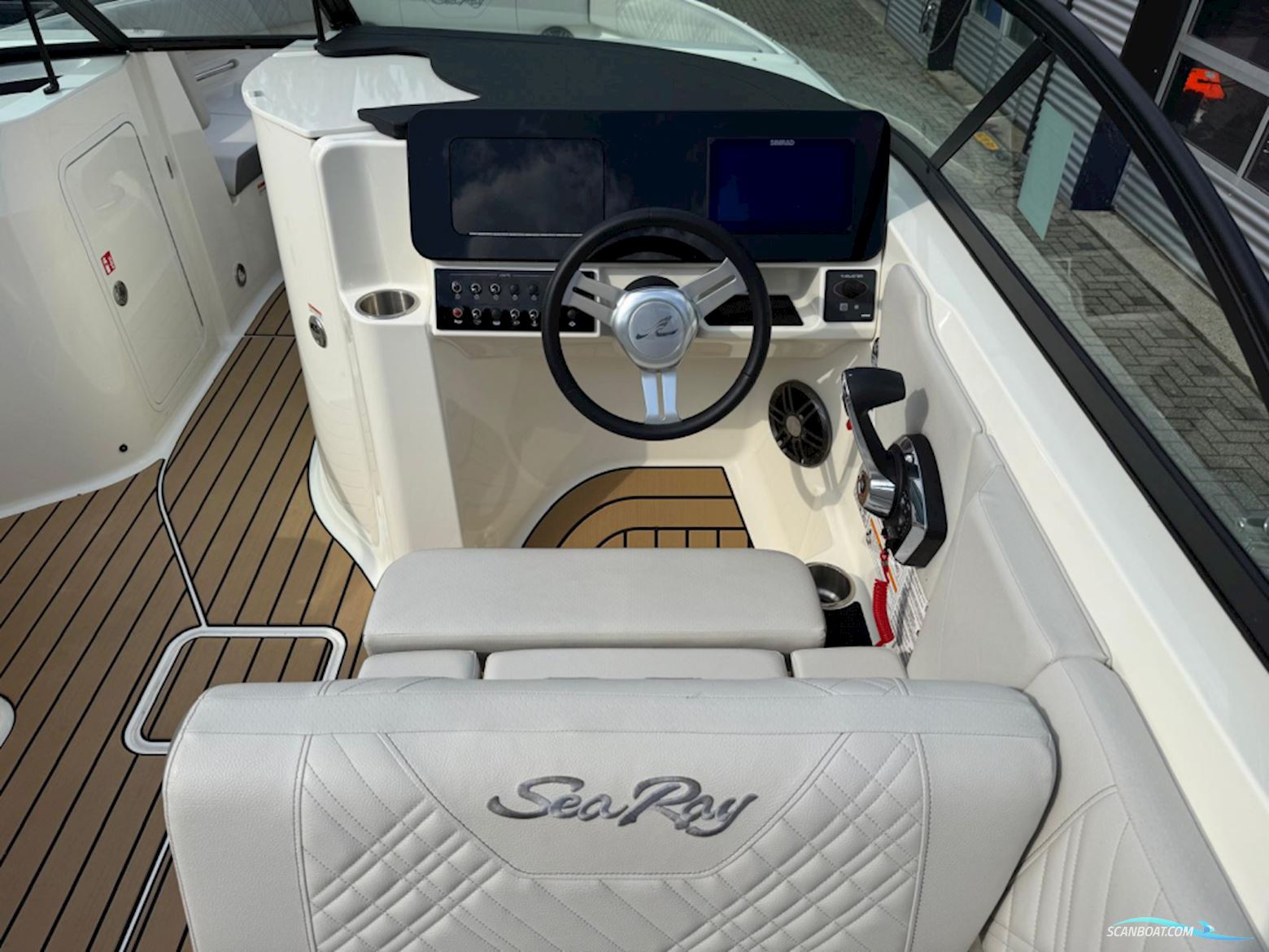 Sea Ray SDX 230