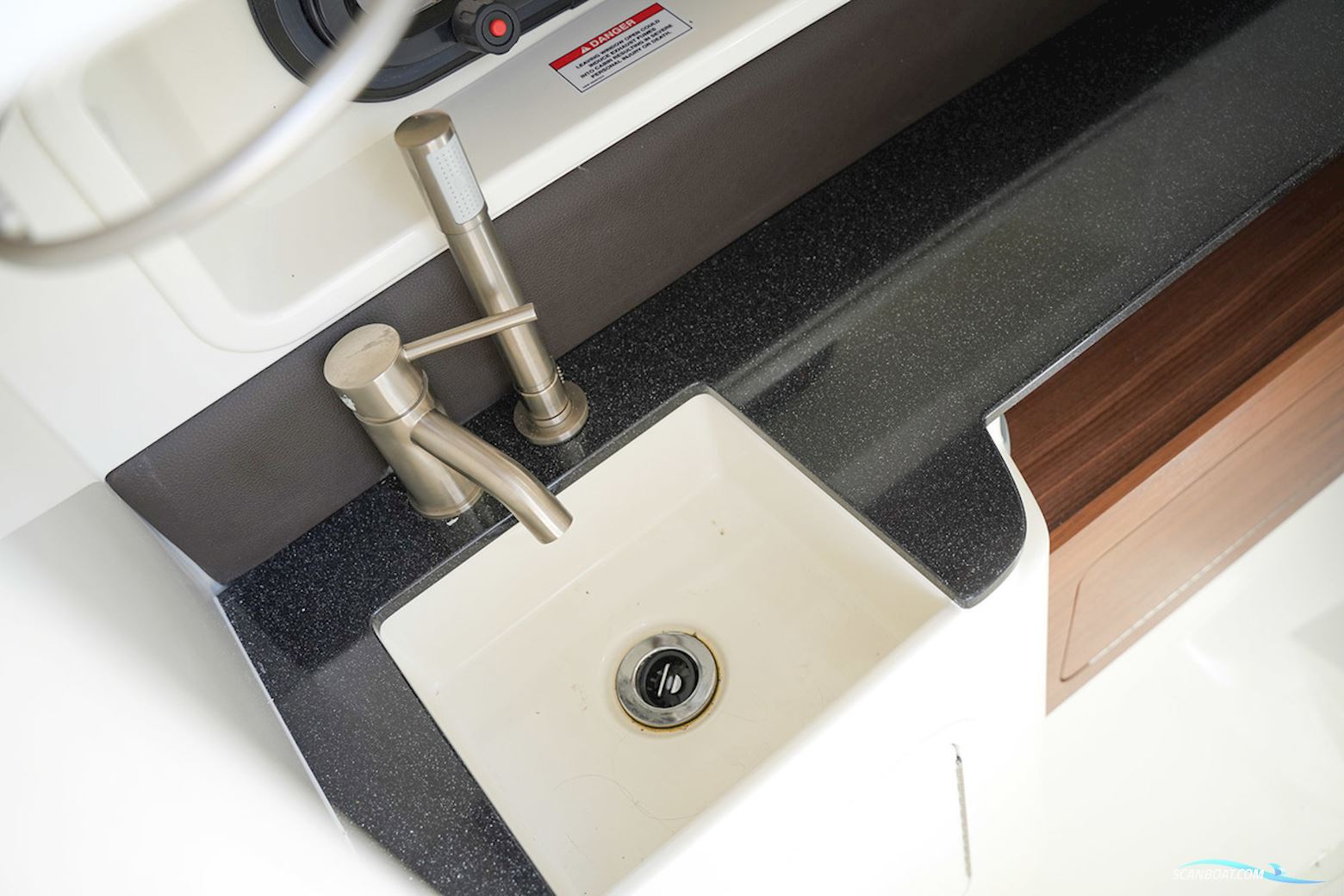 Sea Ray SDX 290 Outboard