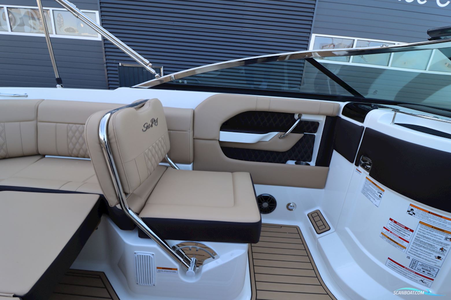 Sea Ray SLX 250