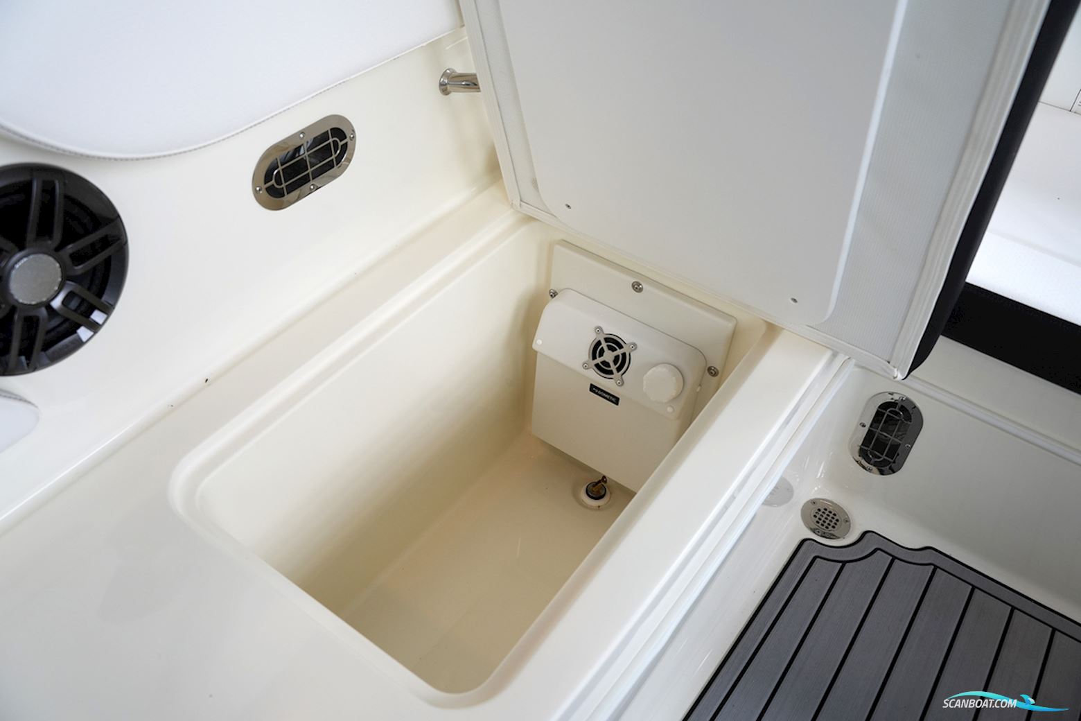 Sea Ray SPX 230 Outboard