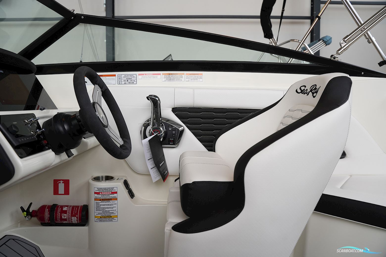 Sea Ray SPX 230 Outboard