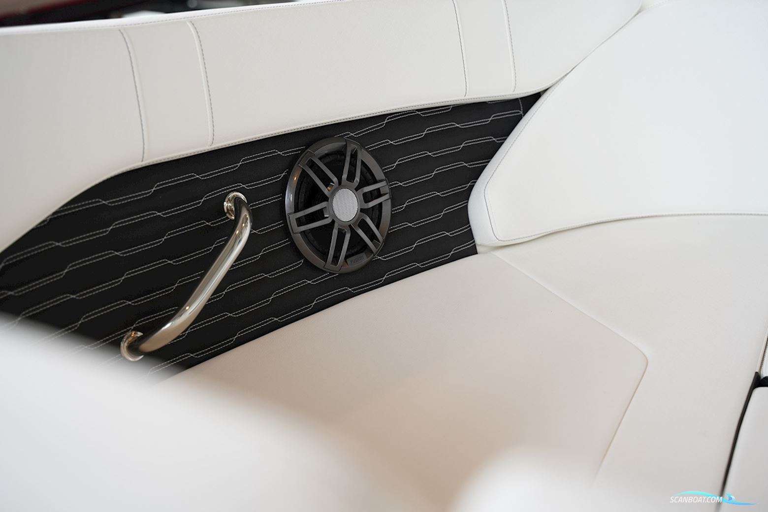 Sea Ray SPX 230 Outboard