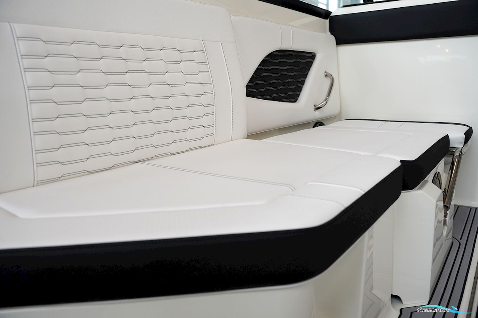 Sea Ray SPX 230 Outboard