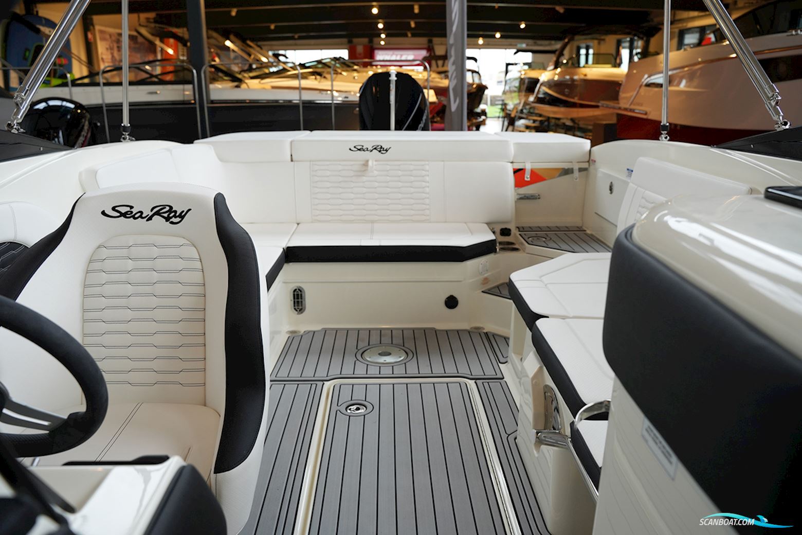 Sea Ray SPX 230 Outboard