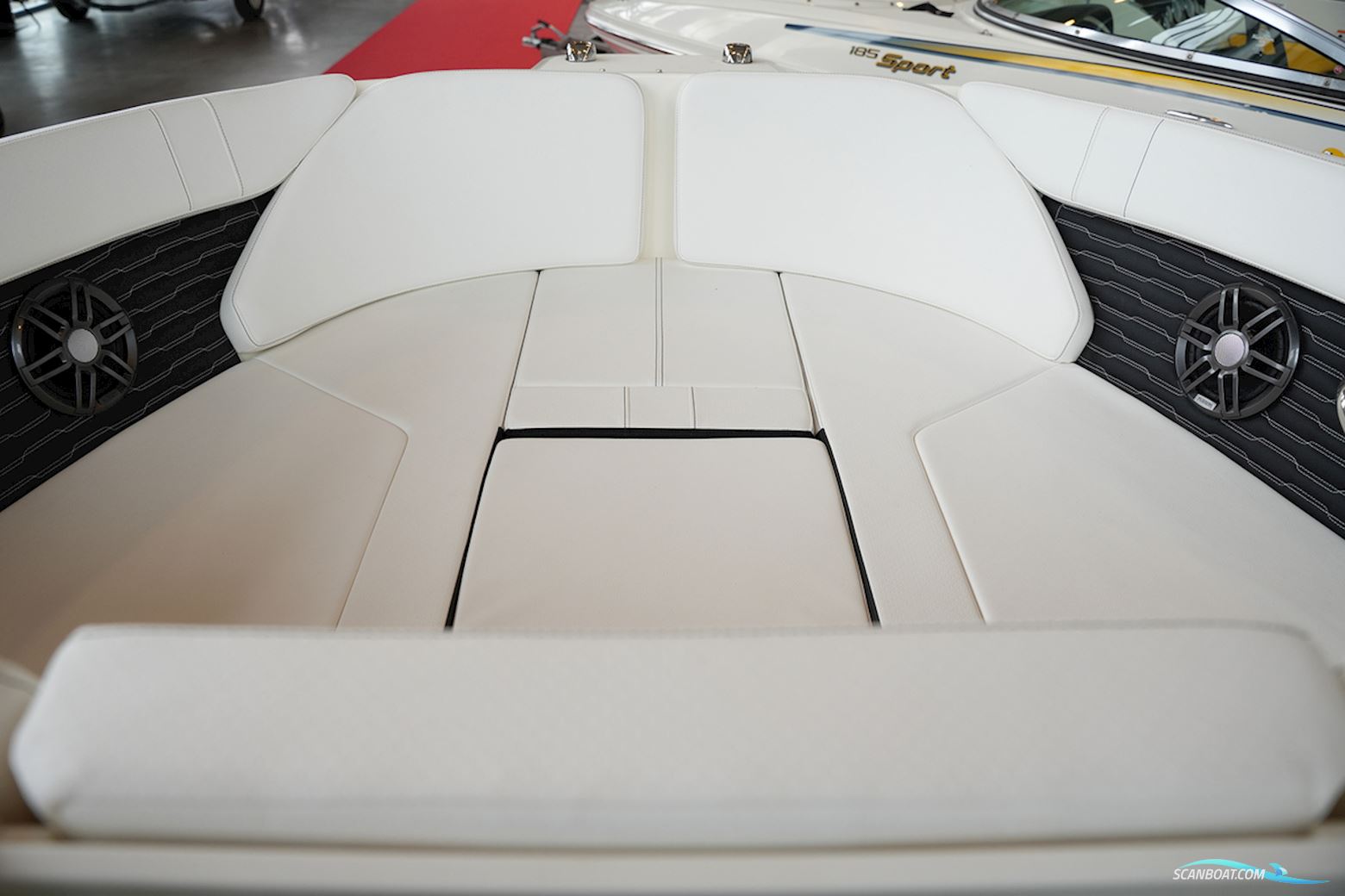 Sea Ray SPX 230 Outboard