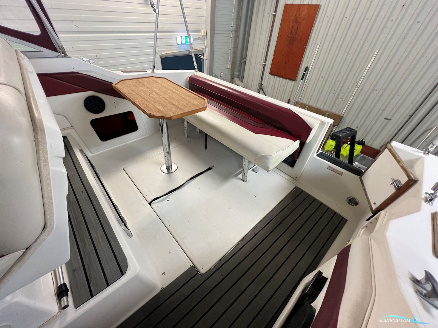 Sea Ray Sundancer 220