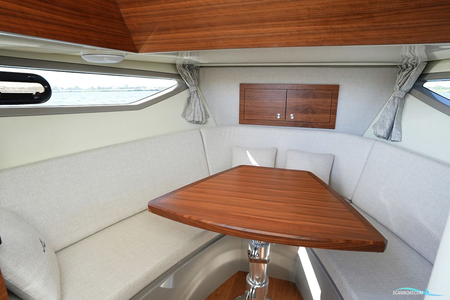 Sea Ray Sundancer 290