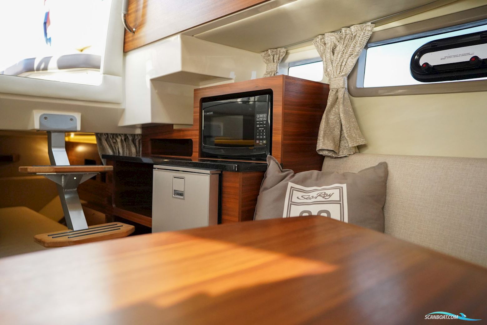 Sea Ray Sundancer 290