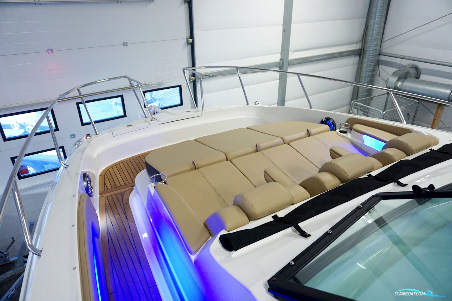 Sea Ray Sundancer 320 - IN Store!