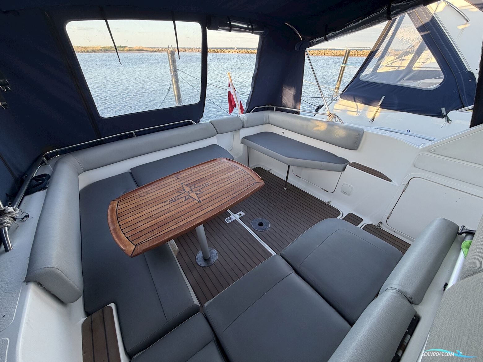 Sealine 290 Ambassador