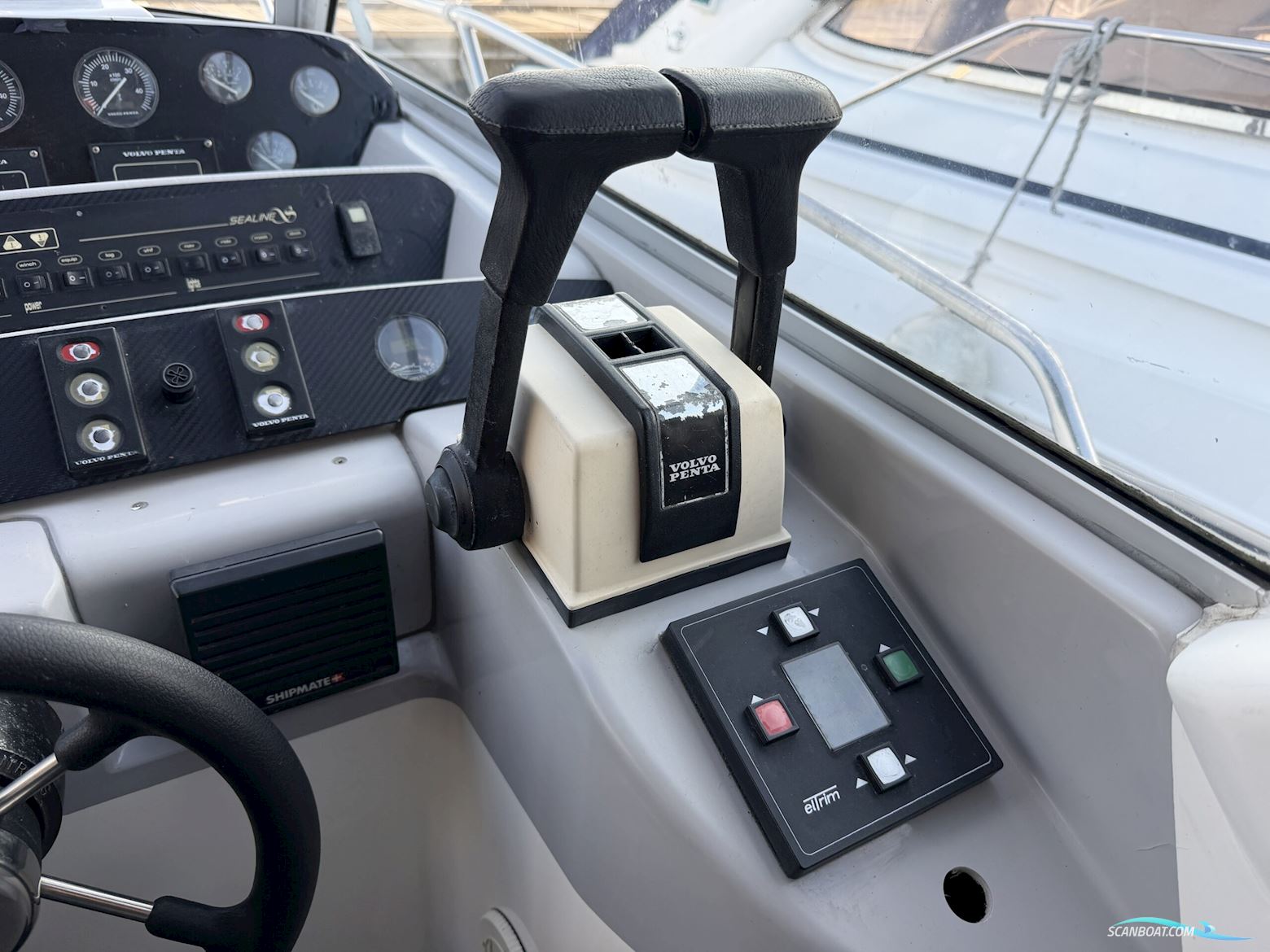 Sealine 290 Ambassador