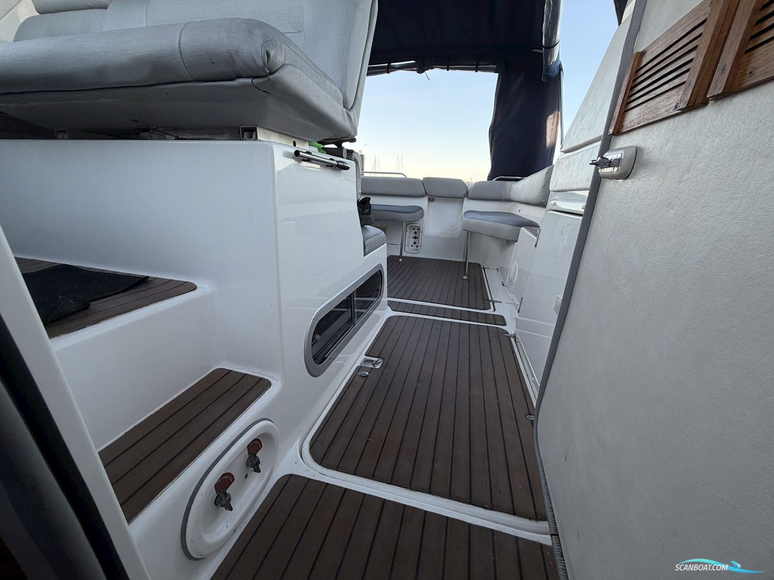 Sealine 290 Ambassador