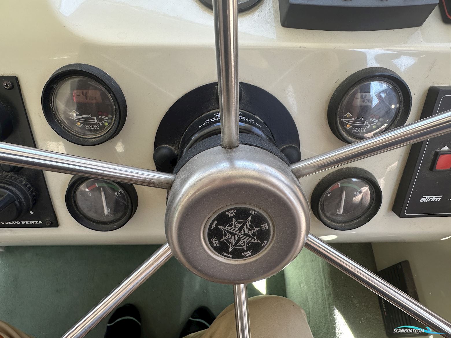 Sealine 330 Statesman