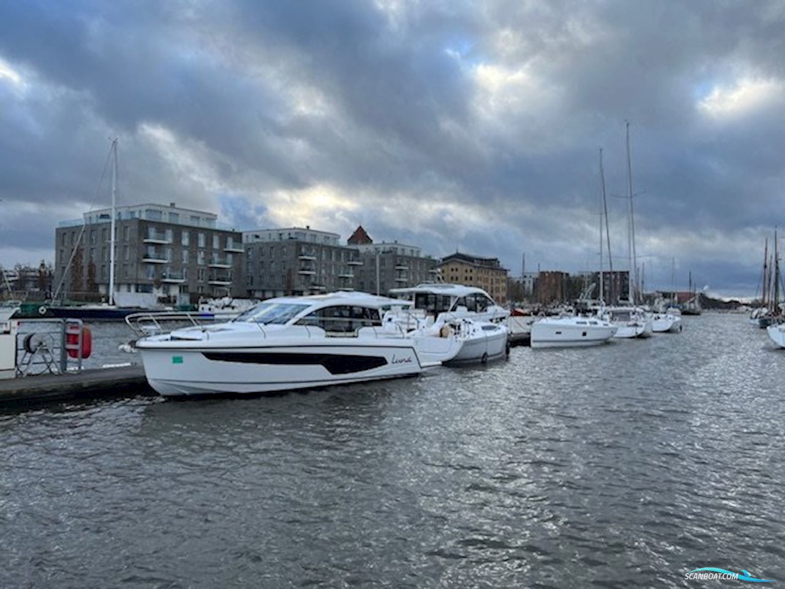 Sealine C 335 Motorboat 2022, with VOLVO PENTA D 4 engine, Croatia