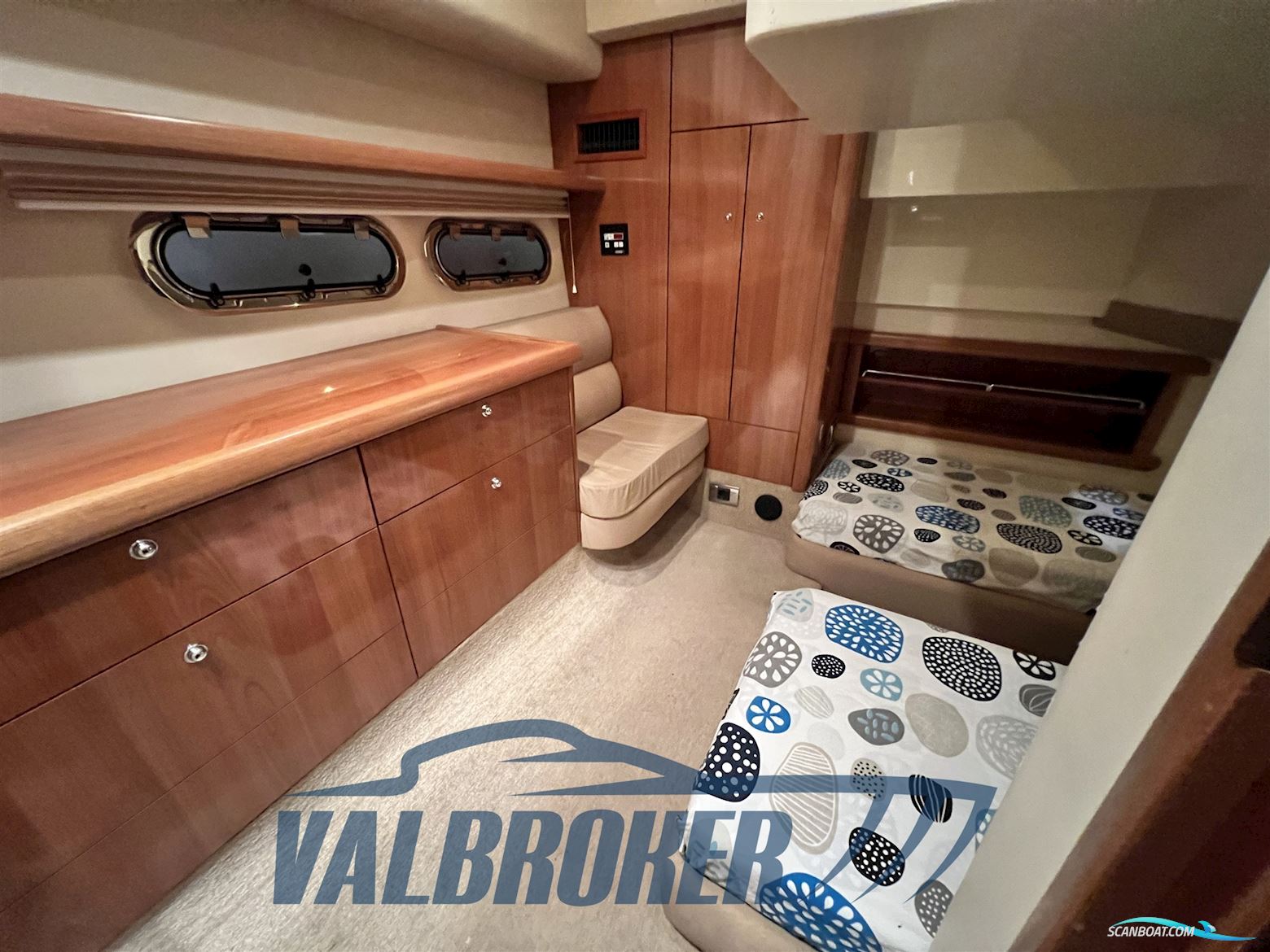 Sealine C 39