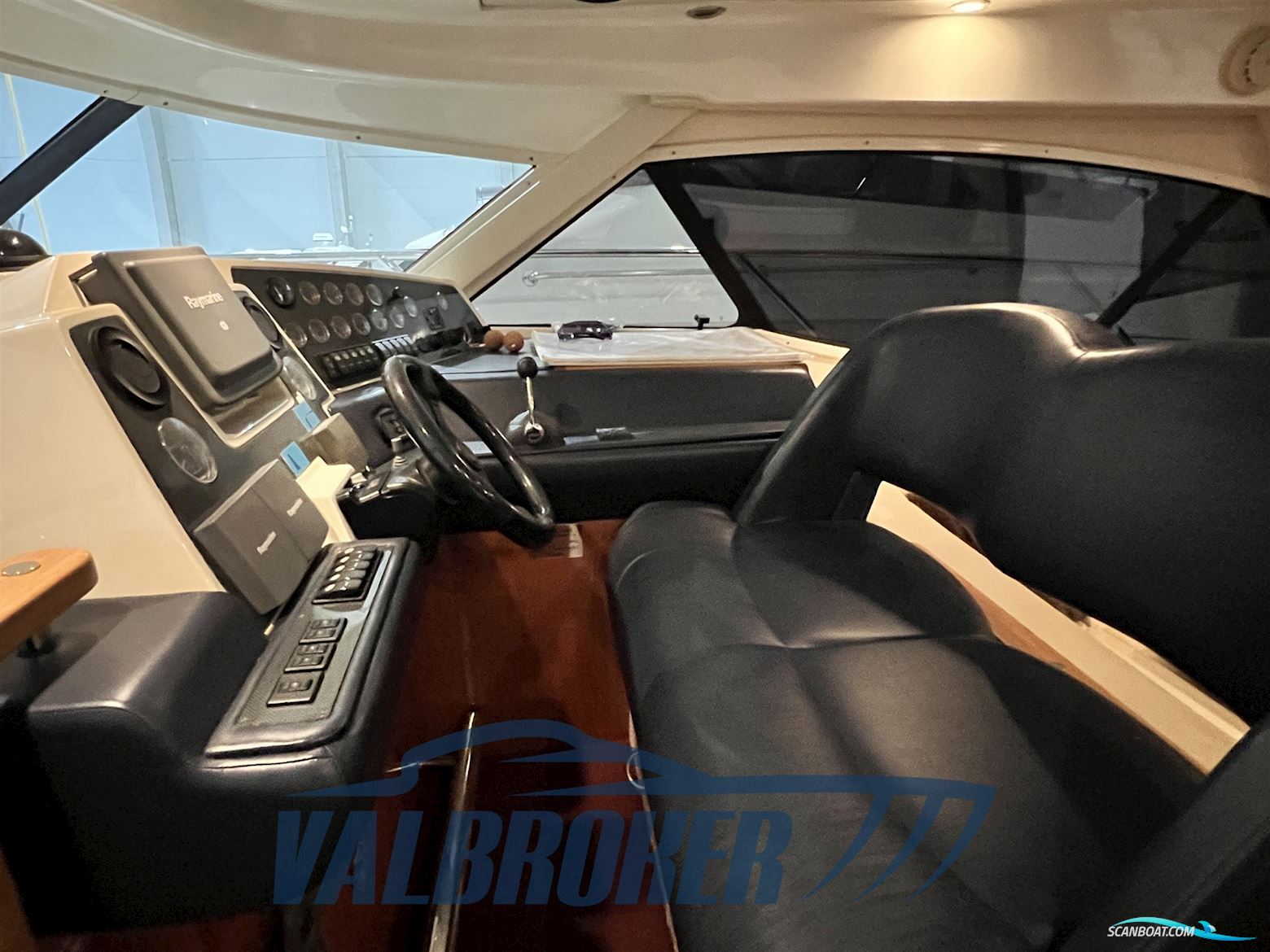 Sealine C 39