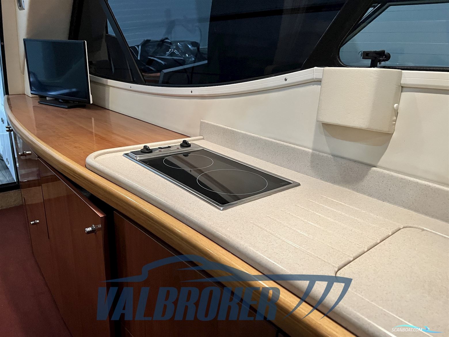 Sealine C 39