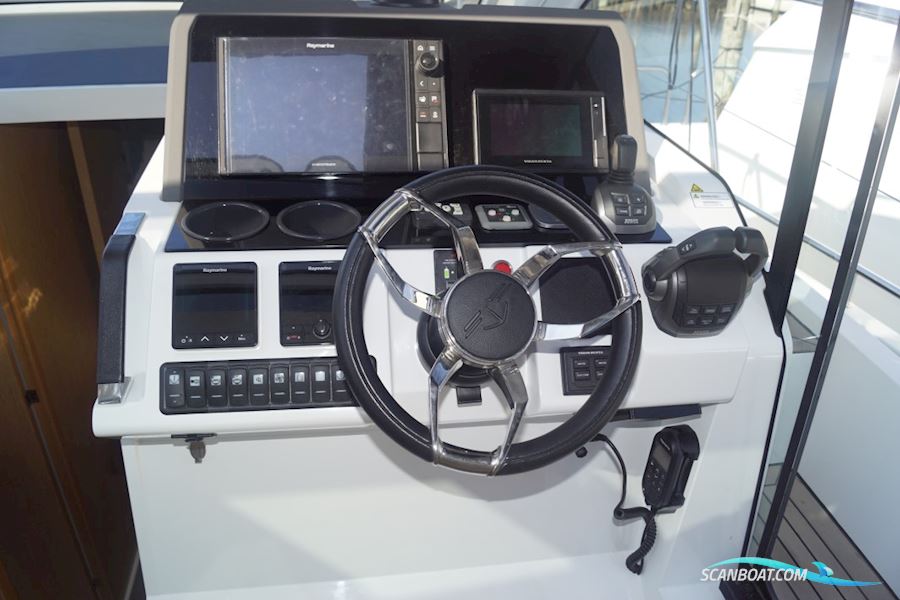Sealine C 390
