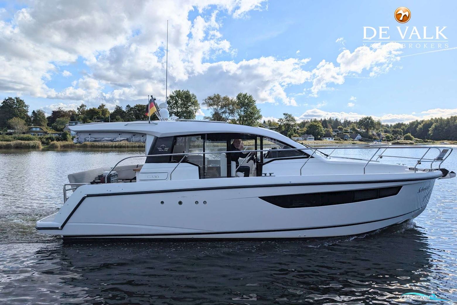 Sealine C330 Motorboat 2018, with Volvo Penta engine, Germany