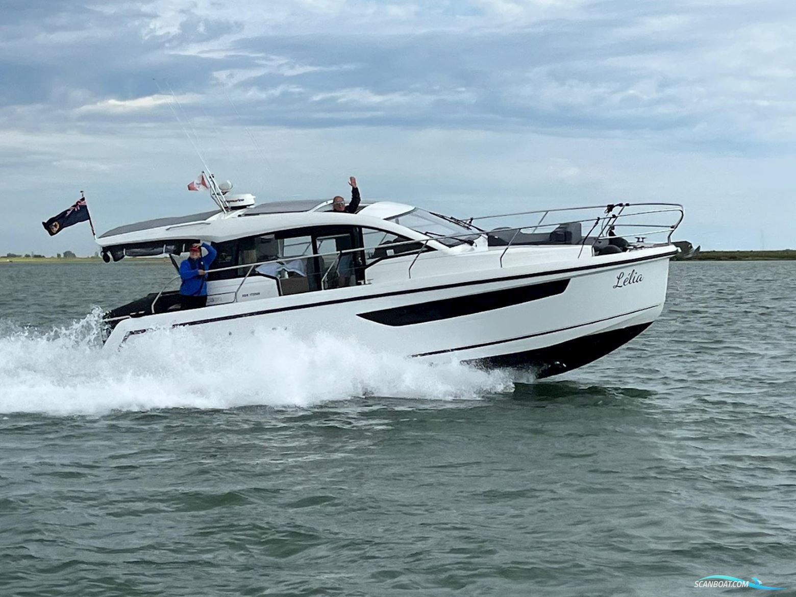 Sealine C330