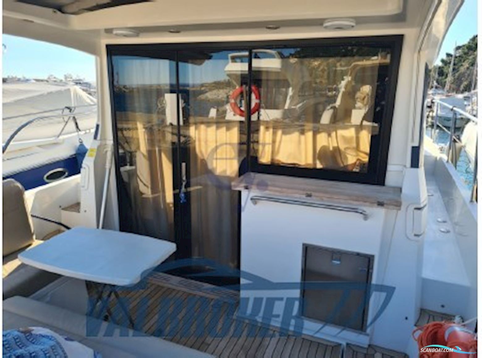 Sealine C330