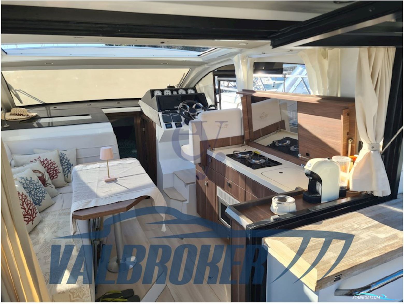 Sealine C330