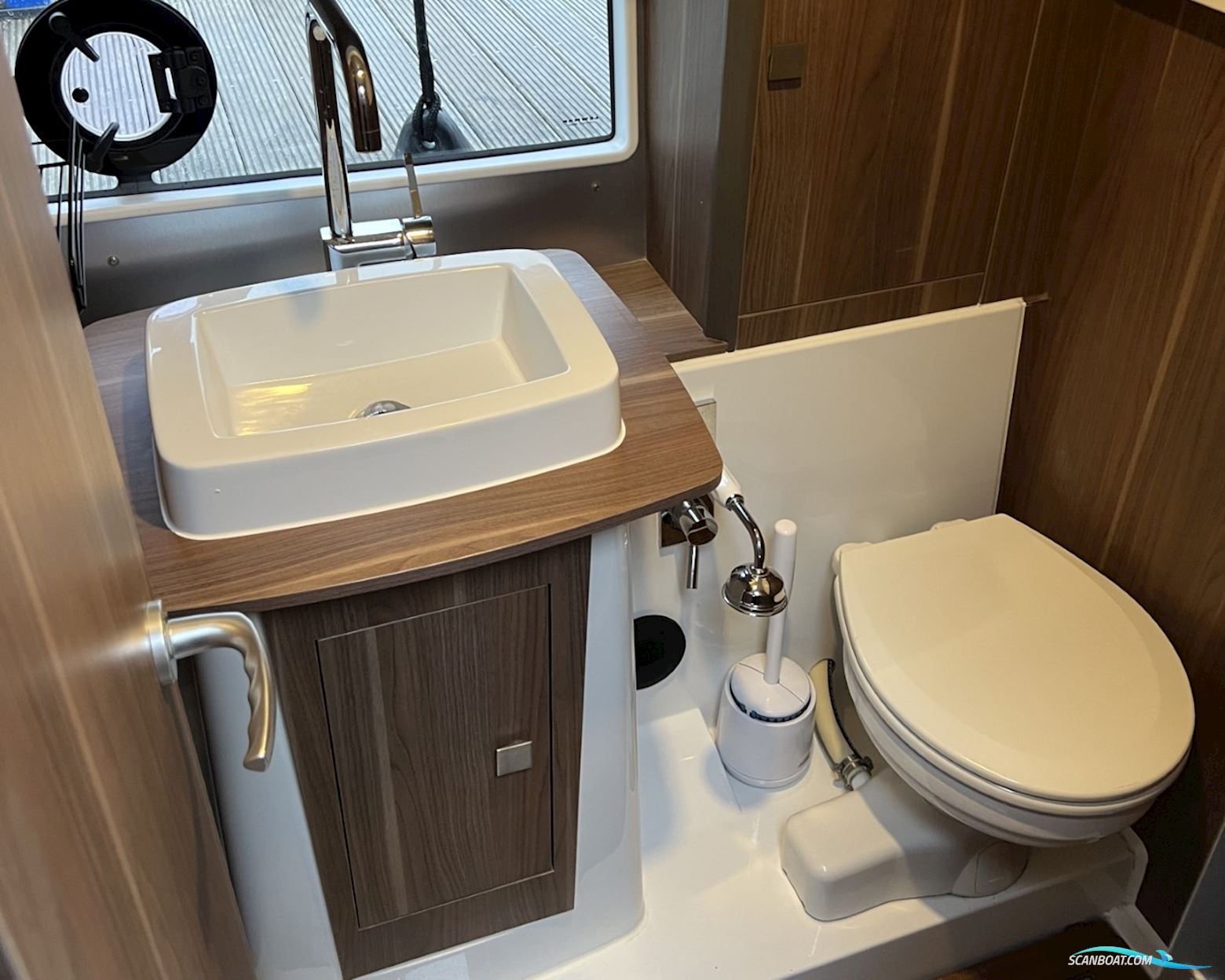 Sealine C330