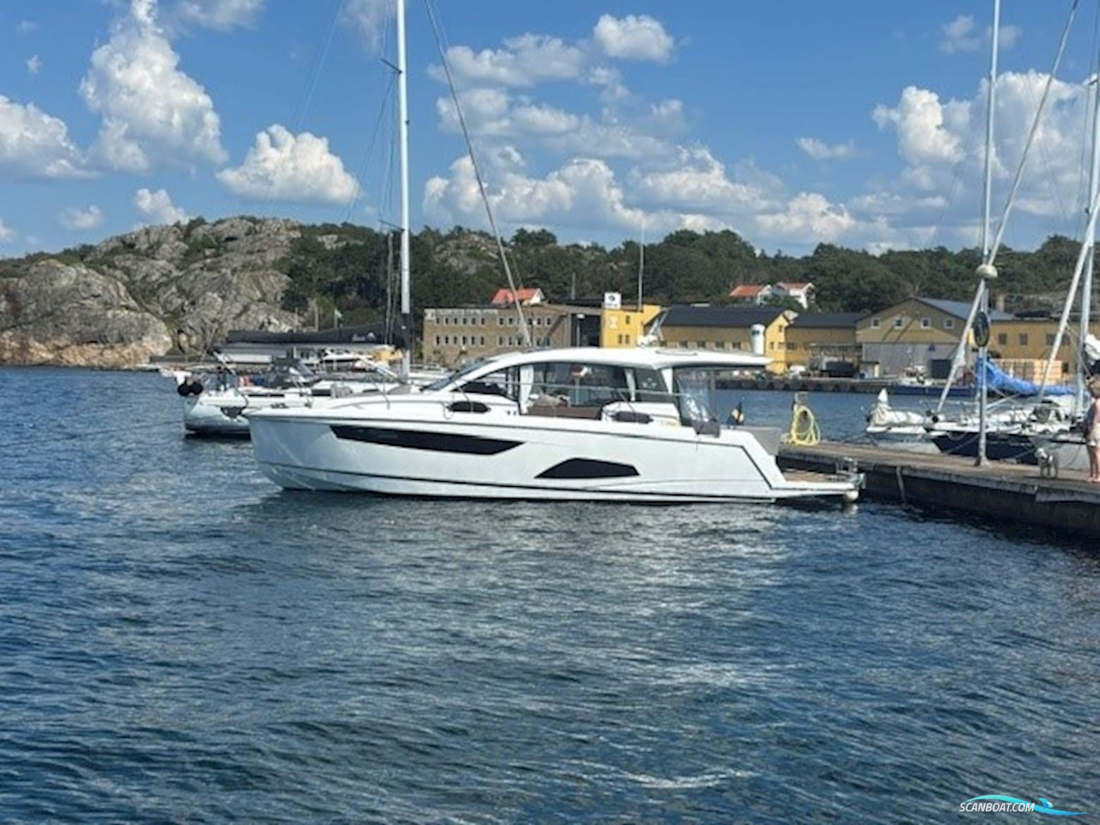 Sealine C330