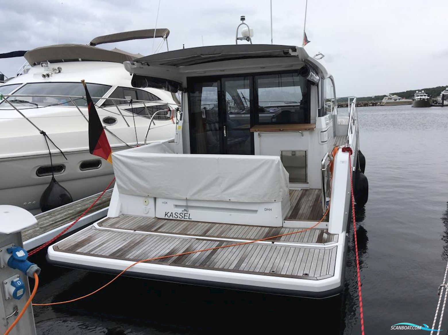 Sealine C330