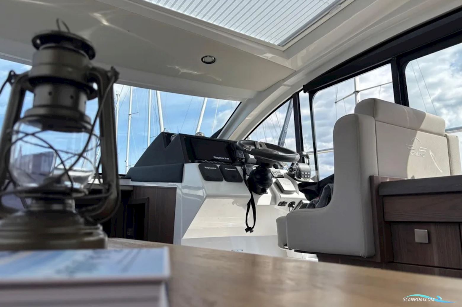 Sealine C330