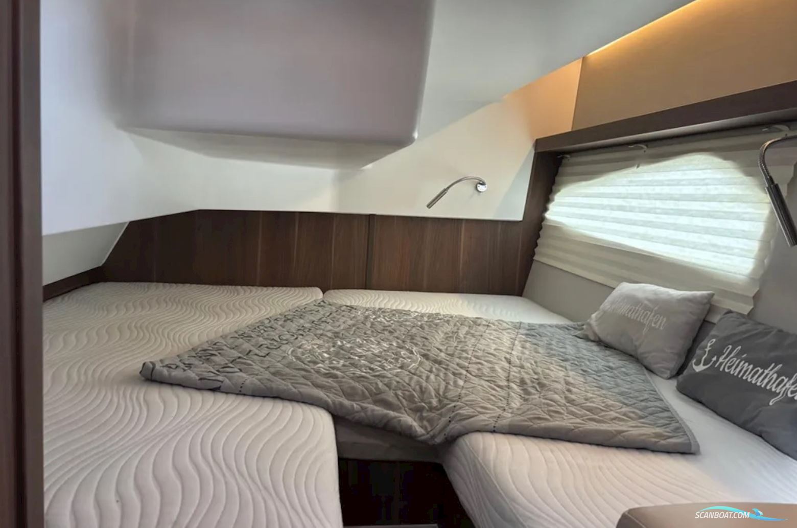 Sealine C330