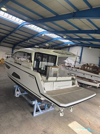 Sealine C330 Motorboat 2017, with Volvo Penta engine, Germany