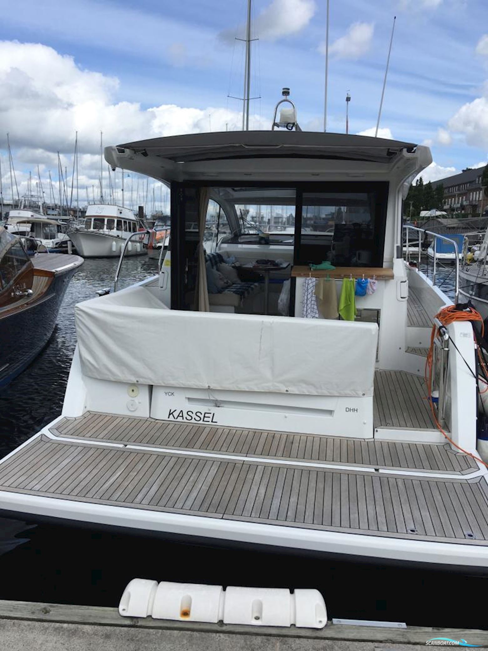 Sealine C330