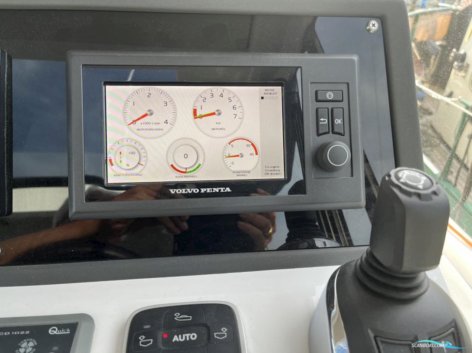 Sealine C330