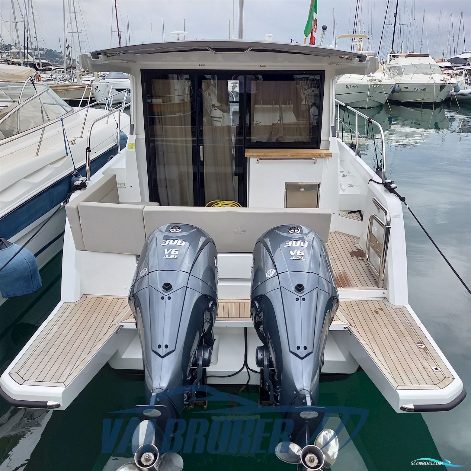 Sealine C335V