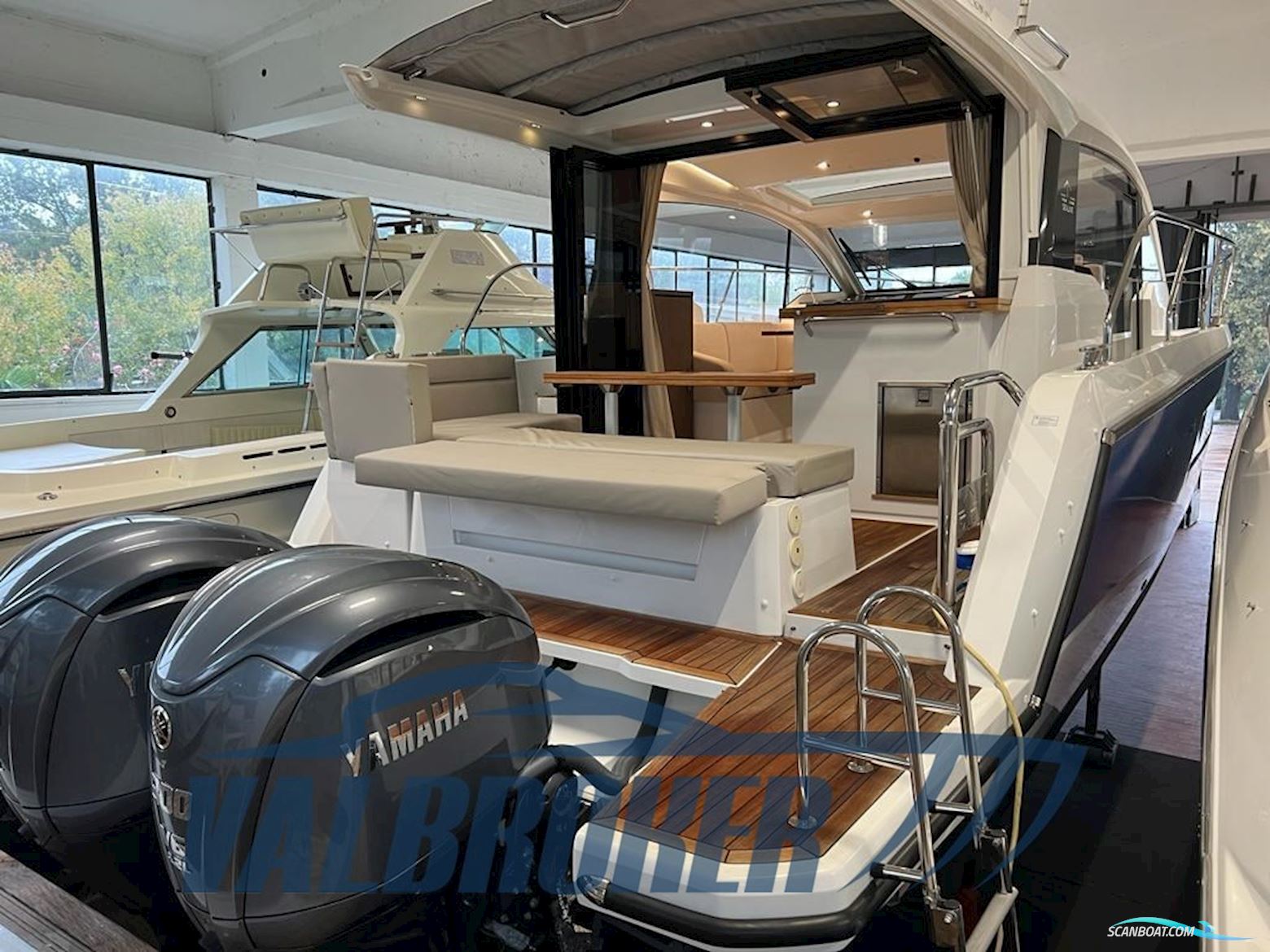 Sealine C335V