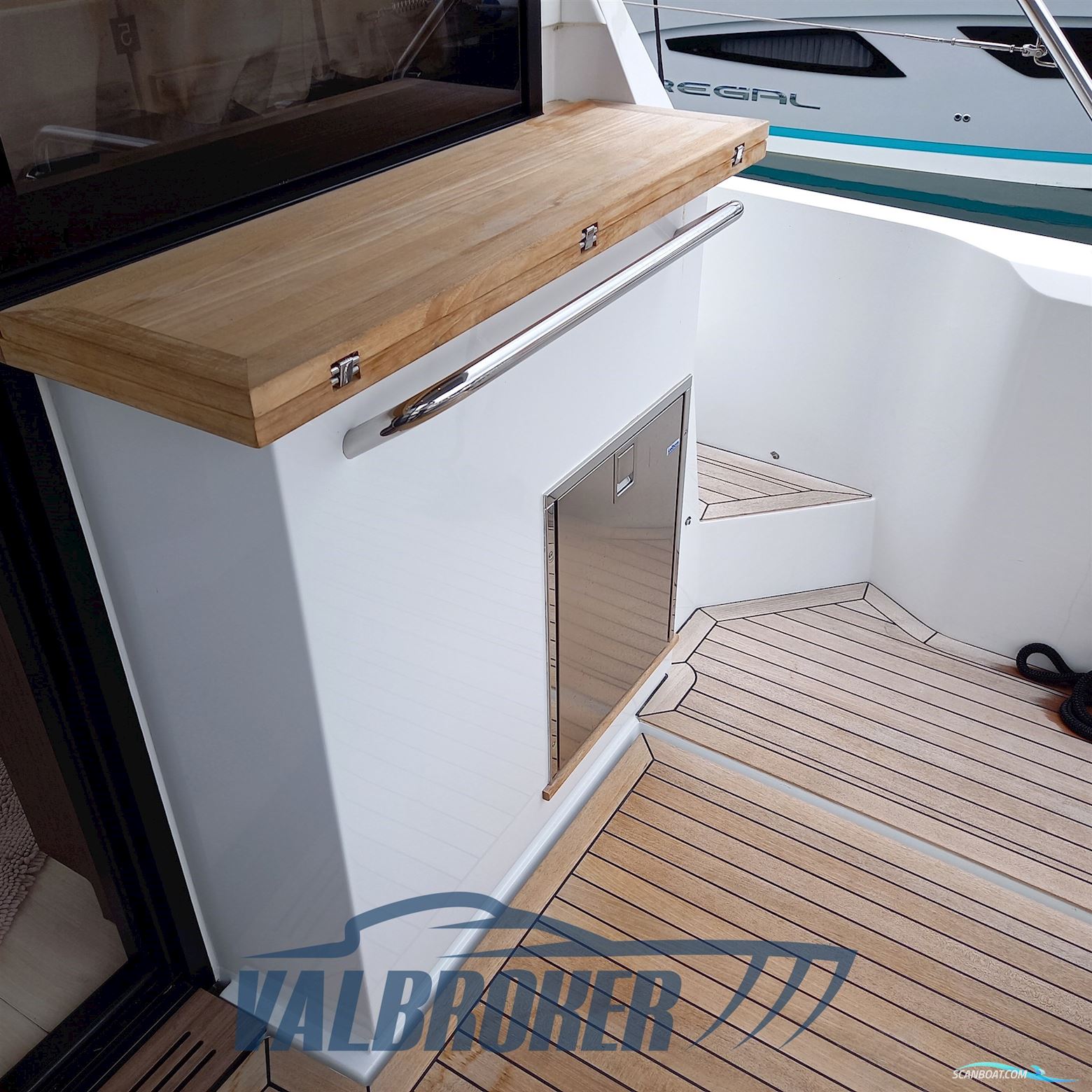 Sealine C335V