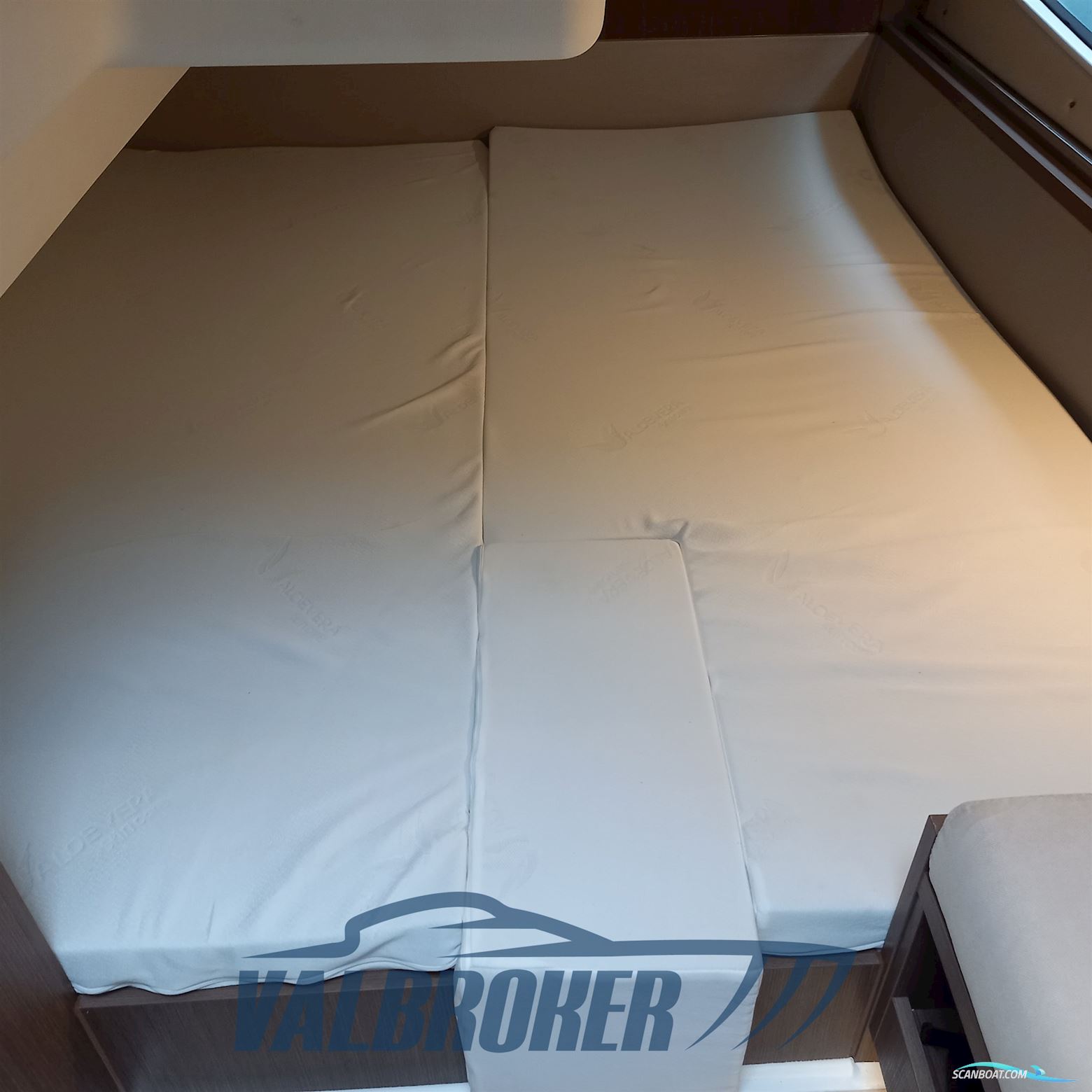 Sealine C335V