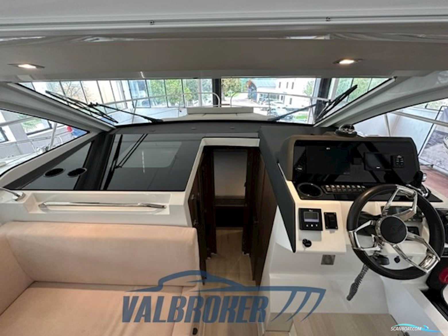 Sealine C335V